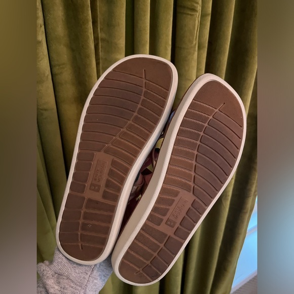 White Mountain Foot Beds Sandals Womens Size 9.5 Rose Gold Crossover Strap - Picture 4 of 4